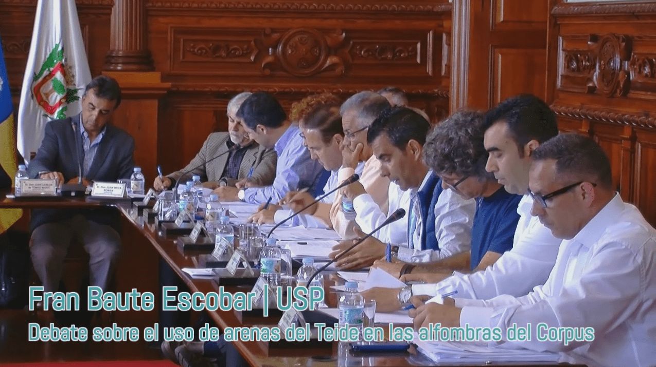 El Pleno aprueba, a instancias de USP, regular el uso de arena del Teide en la elaboración de las alfombras