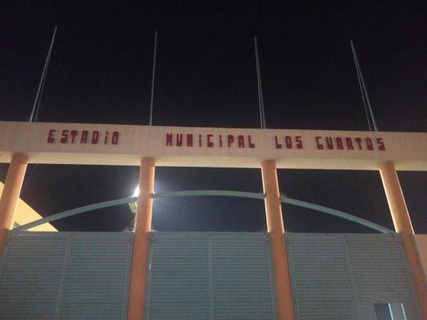 El Estadio Municipal Los Cuartos, está ubicado en el barrio de Los Cuartos. Tiene una capacidad de 5.000 espectadores. En su interior, un pequeño edificio de una planta sirve de sede de la U.D. Orotava. Las dimensiones del terreno de juego son 105x65.