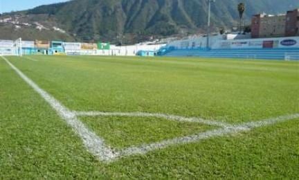 El estadio municipal Los Cuartos inauguró su césped natural con el Trofeo Teide en 1971