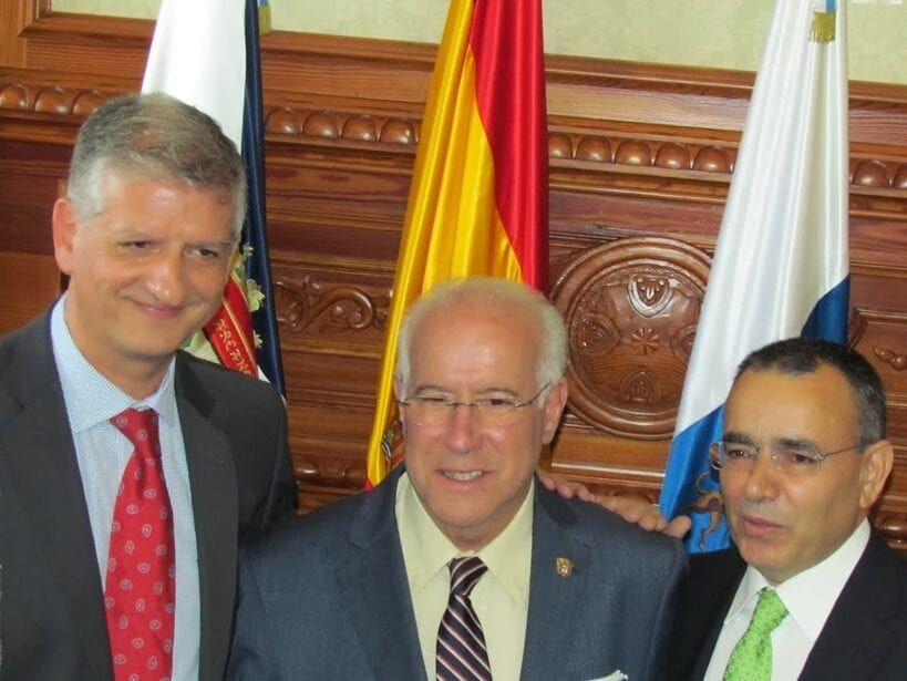 El excalcalde Isaac Valencia ‘Saso’, condenado a la cárcel por corrupción, fue nombrado “Villero de honor” en 2014. Imagen: página web de “Jóvenes Nacionalistas de La Orotava”. El presidenta de estas juventudes de Coalición Canaria, Serafín Mesa (“la voz del pueblo”), fue nombrado Auxiliar de Protocolo del Ayuntamiento como personal de confianza en 2019.